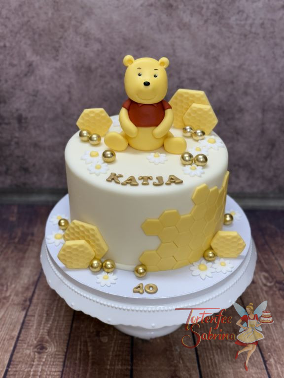 Geburtstagstorte Erwachsene - Pooh der Bär liebt Honig, und freut sich über die vielen Honigwaben um ihn herum.