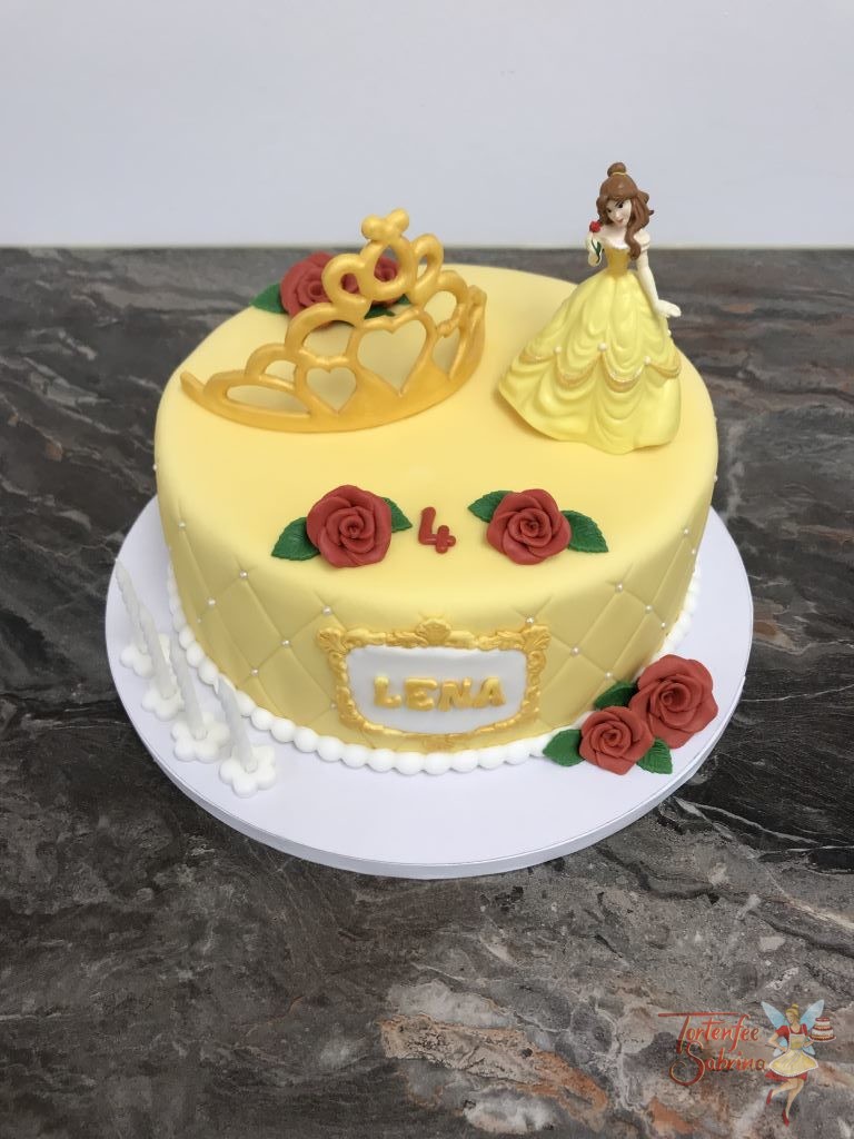 Geburtstagstorte Mädchen - Prinzessin Belle ganz in gelb mit goldener Krone und roten Rosen, sowie Rautenmuster mit Perlen.