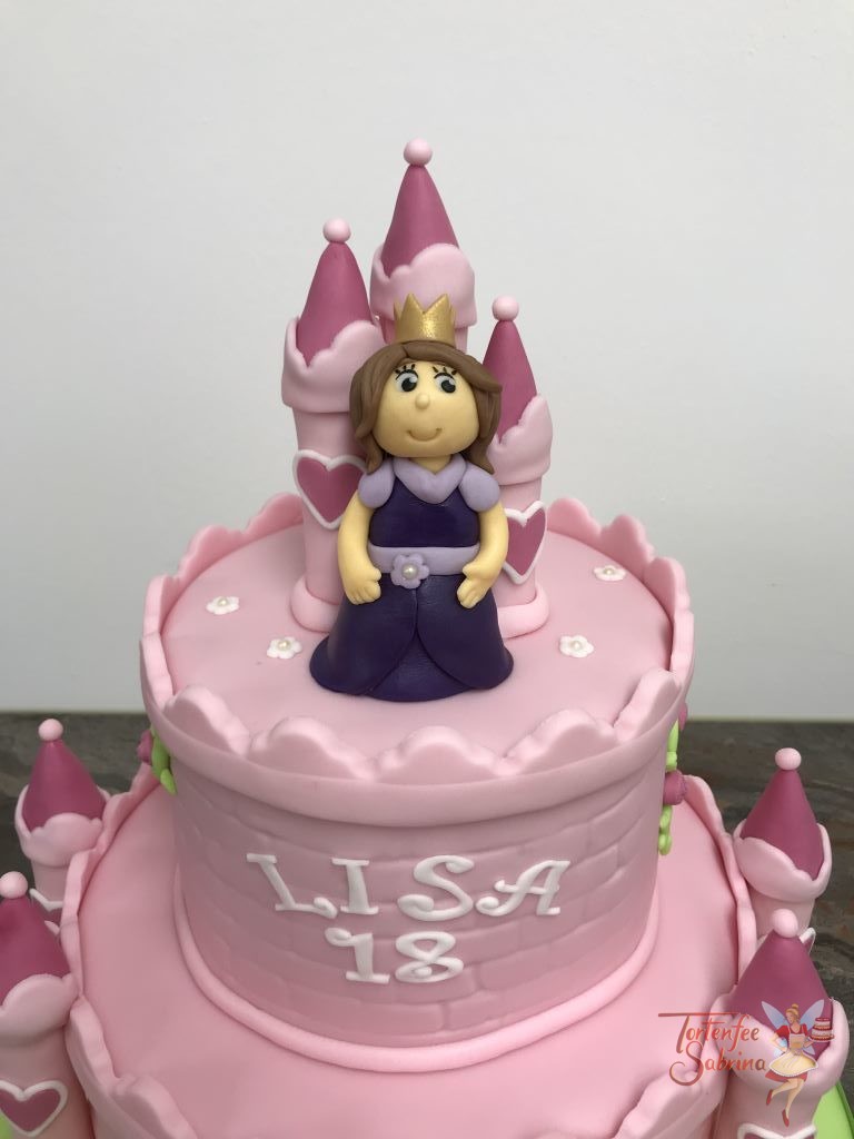 Geburtstagstorte Erwachsene - Prinzessin im rosa Schloß mit vielen Türmchen und Zinnen. Die glückliche Prinzessin mit lila Kleid und goldener Krone.