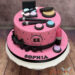 Geburtstagstorte - Rosa Lippenstift und zahlreiche Utensilien rund um das Thema Schminken verzieren die rosa Torte.