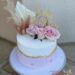 Geburtstagstorte Erwachsene - Rosa mit goldenem Rand aus Blattgold, oben auf der Torte sind Rosen und ein Cake Topper.