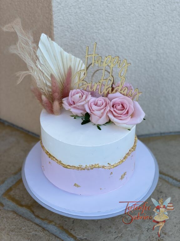 Geburtstagstorte Erwachsene - Rosa mit goldenem Rand aus Blattgold, oben auf der Torte sind Rosen und ein Cake Topper.