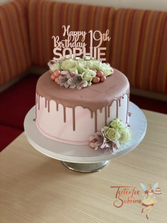 Geburtstagstorte Erwachsene - Rose mit Blumen, hier wurde die Torte mit einem Drip in der Farbe rose verziert, ganz oben ist der persönliche Cake-Topper.