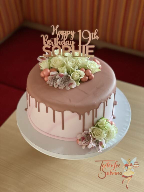 Geburtstagstorte Erwachsene - Rose mit Blumen, hier wurde die Torte mit einem Drip in der Farbe rose verziert, ganz oben ist der persönliche Cake-Topper.