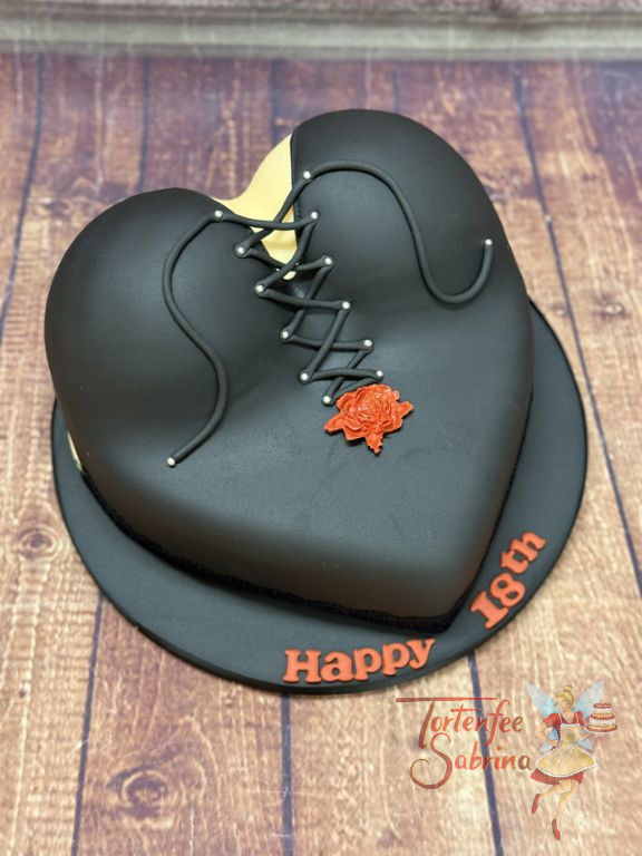Geburtstagstorte Erwachsene - Rote Rose auf einem schwarzen Oberteil mit Bändern.