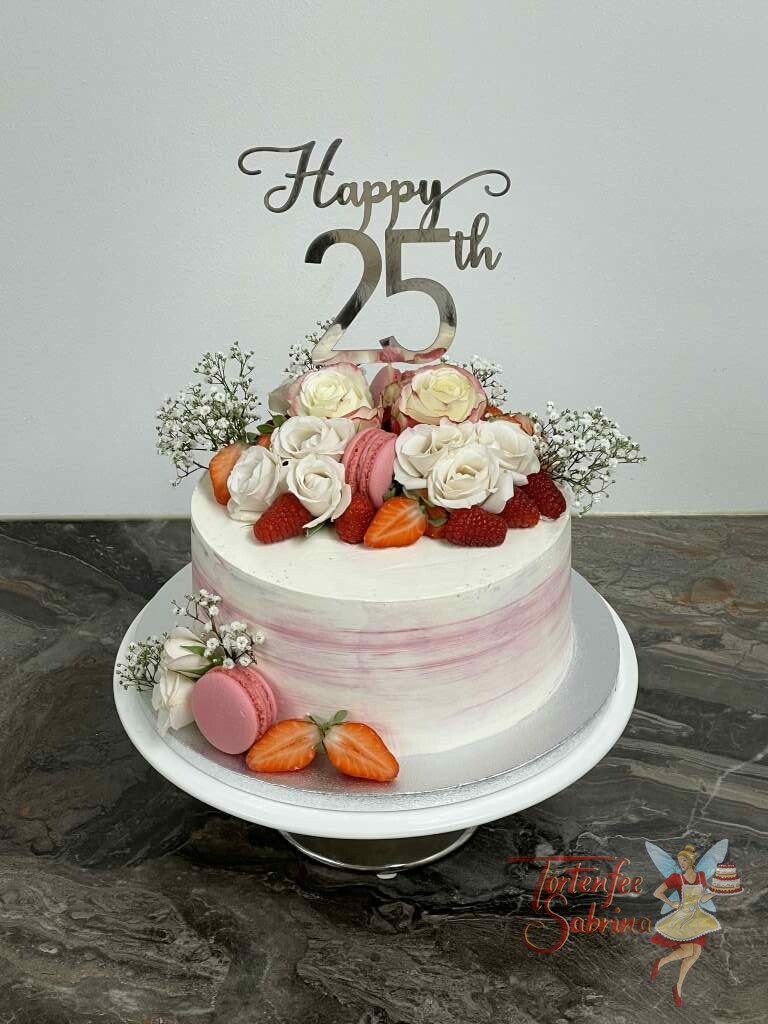 Geburtstagstorte Erwachsene - Silberne 25 als Cake Topper, die Torte wurde zart rosa eingestrichen und mit Blumen, Früchten und Süßem verziert.