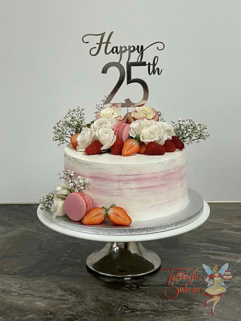 Geburtstagstorte Erwachsene - Silberne 25 als Cake Topper, die Torte wurde zart rosa eingestrichen und mit Blumen, Früchten und Süßem verziert.
