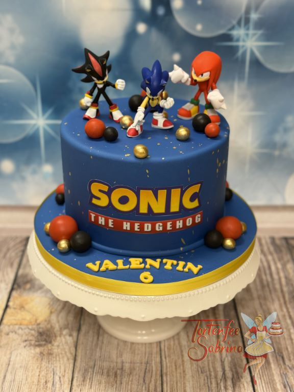 Geburtstagstorte Buben - Sonic düst dem Bösewicht Shadow mit seiner Freundin Knuckles davon. Vorne ziert das Logo die Torte.