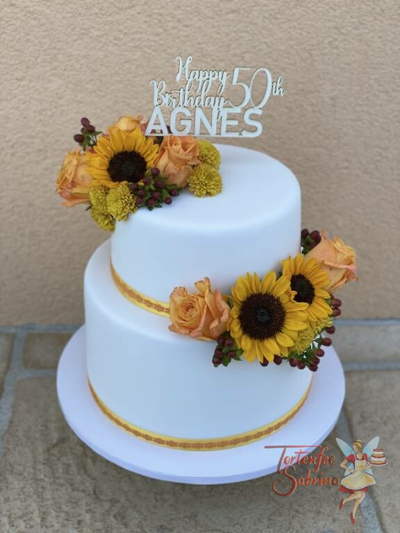 Geburtstagstorte Erwachsene - Sonnenblumen und Rosen zieren diese Torte, ganz oben ist der persönliche Cake Topper.