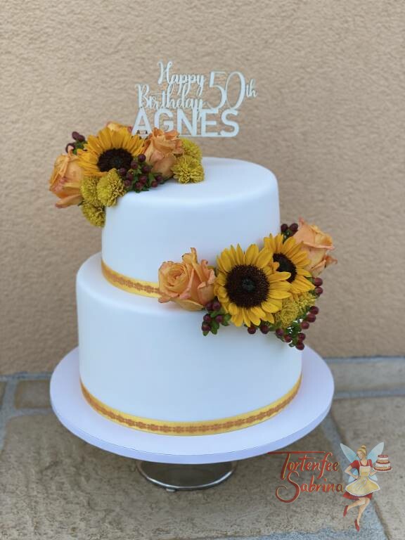 Geburtstagstorte Erwachsene - Sonnenblumen und Rosen zieren diese Torte, ganz oben ist der persönliche Cake Topper.