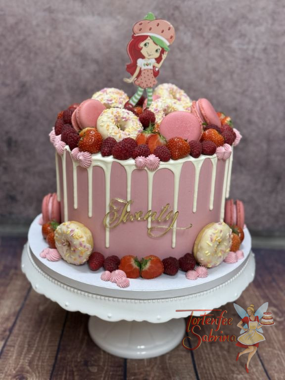 Geburtstagstorte Erwachsene - Strawberry Shortcake ziert oben als Caketopper die Torte gemeinsam mit Donuts und Früchten.