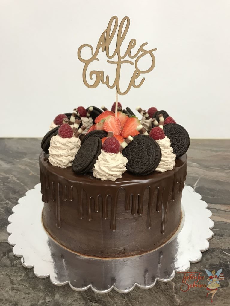 Geburtstagstorte Erwachsene - Süßer Drip Cake mit Cookies und Erdberren