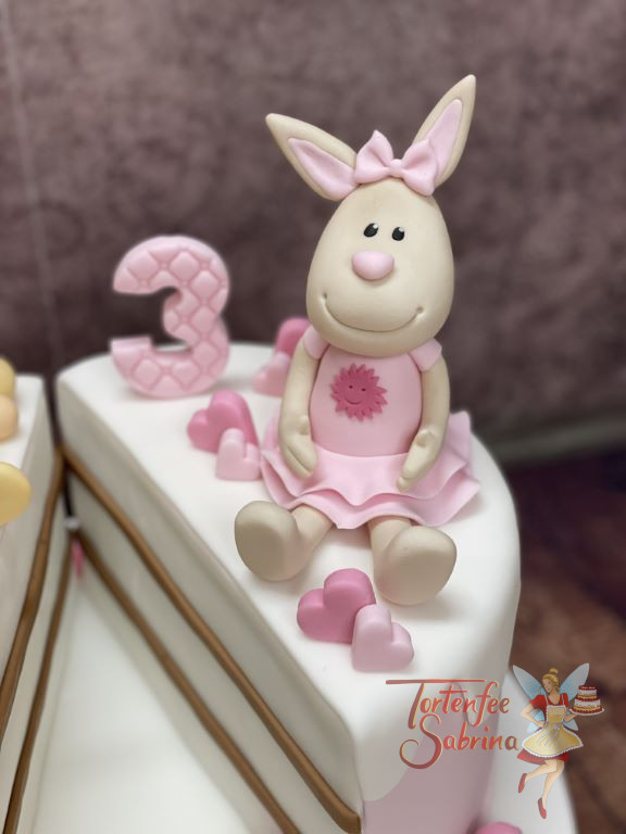 Geburtstagstorte Mädchen - Sunny Bunny und Pinky Bunny müssen sich die Torte teilen und zieren die Hälfte ganz oben.