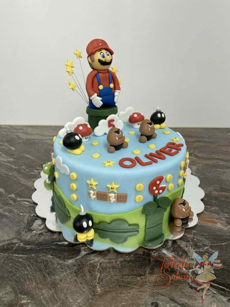 Geburtstagstorte Buben - Super Mario geht durch die Röhre in das nächste Level mit seinen kleinen Gegner und Münzen.