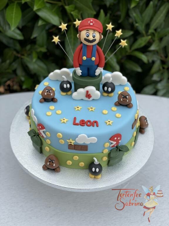 Geburtstagstorte Buben - Super Mario mit Sternen schaut aus der Röhre, umgeben von seinen Gegner den kleinen Bomben und Gumbas.