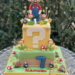 Geburtstagstorte Buben - Super Marios ?-Block ist der obere Stock der zweistöckigen Torte und ganz oben ist natürlich Super Mario.