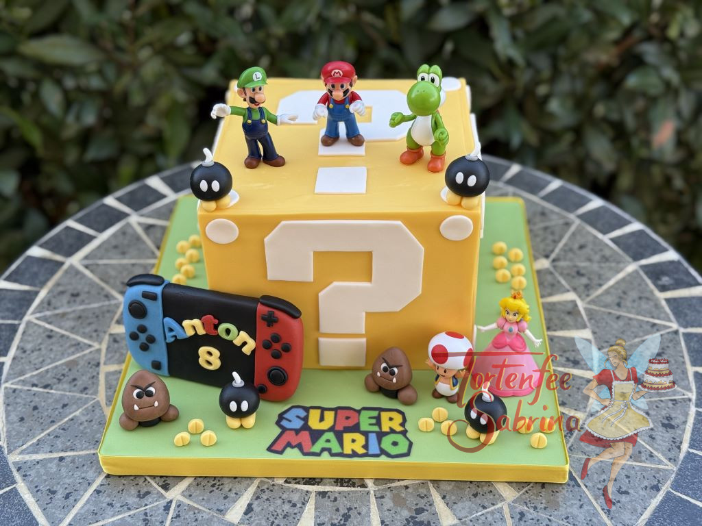 Geburtstagstorte Buben - Super Marios Party findet heute auf dem großen Fragenzeichen-Block statt mit allen Freunden.