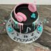 Geburtstagstorte Mädchen - Tik Tok Kopfhörer ist das Motto der Torte zusätzlich wurde sie mit einem zweifärbigen Drip verziert.
