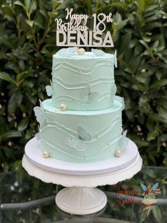 Geburtstagstorte Erwachsene - Türkise Schmetterlinge flattern und lassen sich auf der Torte nieder, ganz oben ziert die Torte ein Cake Topper.