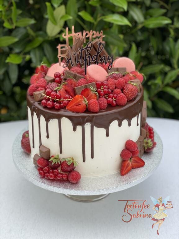 Geburtstagstorte Erwachsene - Viele Beeren auf der Schokolade des Drip-Cake, fehlen darfa auch der Cake-Topper nicht.