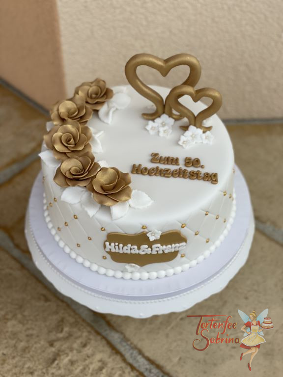 Hochzeitstagstorte - Goldene Herzen und Rosen zieren diese Torte, seitlich wurde ein Rautenmuster mit Perlen aufgebracht.