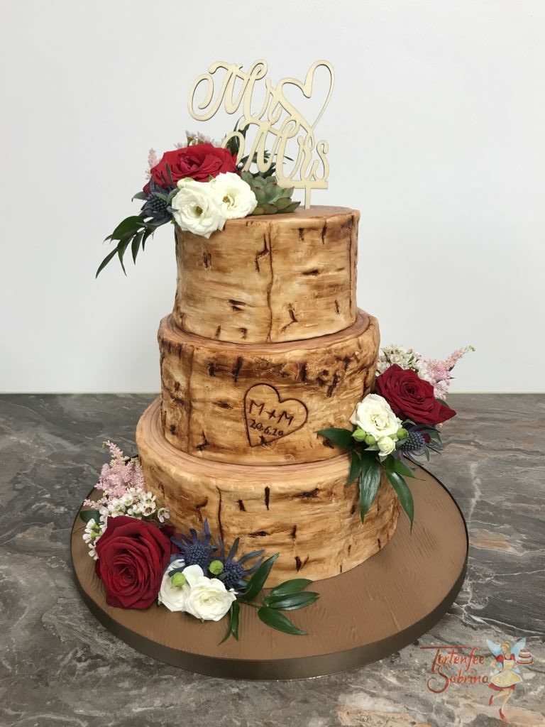 Hochzeitstorte - Baumstamm mit Blumen, bemalte und modellierte Aussenseite der Torte in Optik der Baumrinde mit Cake Topper