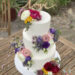 Hochzeitstorte - Das Frühlingserwachen auf nur einer Torte, diese wurde mit vielen frühlingshaften Blumen verziert.