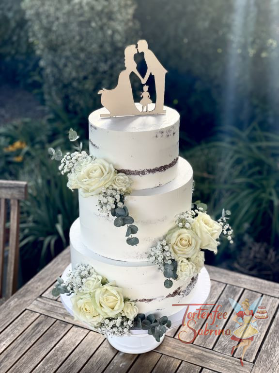 Hochzeitstorte - Das küssende Paar ist ganz oben auf der Torte in Form des Caketoppers aus echtem Holz zusehen.