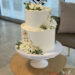 Hochzeitstorte - Goldene Blätter sind Teil des personalisiertem Caketoppers, ebenso wurde die Torte mit Blattgold verziert.