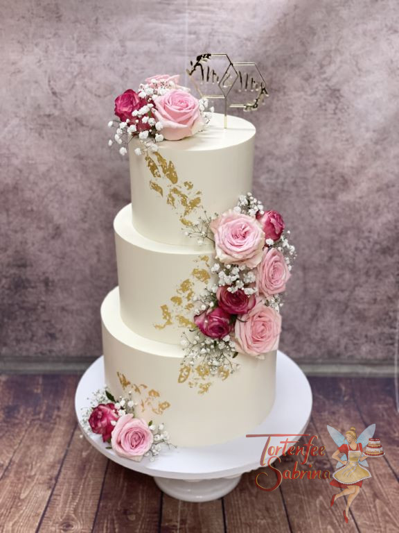 Hochzeitstorte - Rosen in zwei Farben, in hellrosa und dunkelrosa verzieren neben dem Blattgold die dreistöckige Torte.