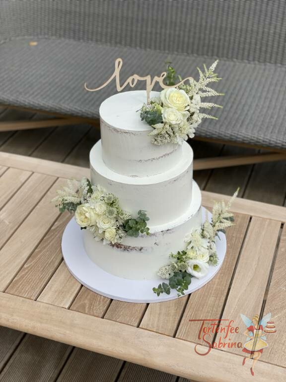 Hochzeitstorte - Rosen mit Eukalyptusblättern wurden zu Sträußen gebunden und dekorieren die Torte sowie der Cake Topper.