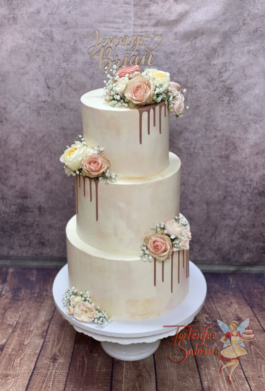 Hochzeitstorte - Schimmernder Effekt wurde hier mit zarten rosa und peach Farbtönen dargestellt, der Drip ist roségold.