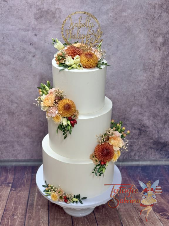 Hochzeitstorte - Strahlende Blumen in unterschiedlichen Farben und Sorten verzieren auf jeder Etage die dreistöckige Torte.