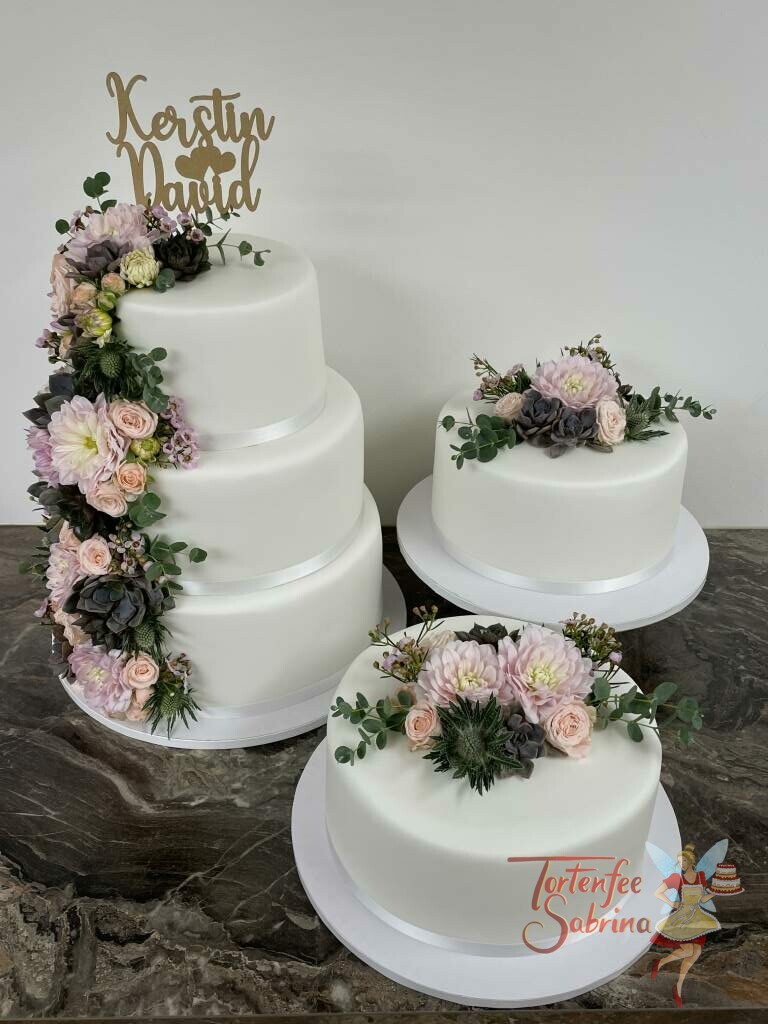 Hochzeitstorte - Sukkelenten treffen Dahlien und vereinen sich zu einem Wasserfall aus Blumen. Ganz oben auf der Torte ist der persönliche Cake Topper.