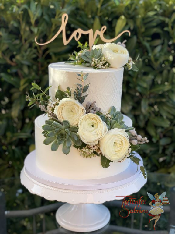 Hochzeitstorte - Weiße Ranunkeln mit Sukkulenten zieren hier neben dem Muster aus Buttercreme die Torte, ganz oben ist ein Cake Topper.