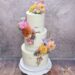 Hochzeitstorte - Wunderbare Blüten in den unterschiedlichsten Farben und Sorten verzieren die dreistöckige Torte.
