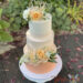 Hochzeitstorte - Zarte Farbtöne in Apriko verschönern die dreistöckige Torte welche mit Rosen in der passende Farbe verziert wurde.