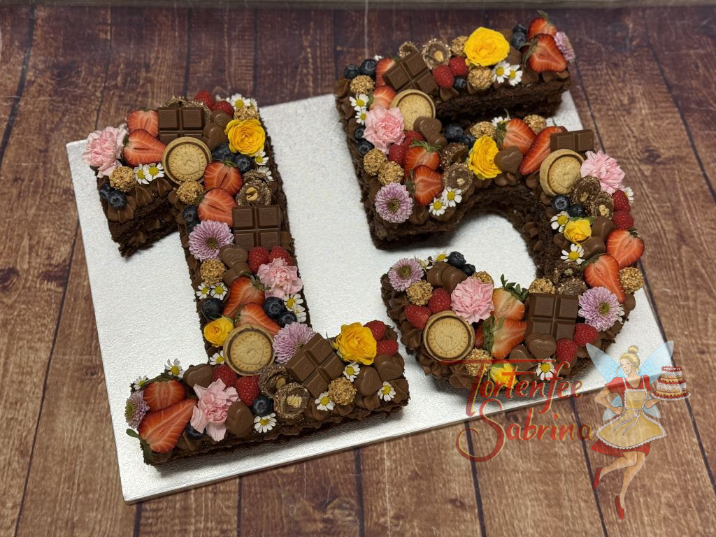 Number Cake und Geburtstagstorte Mädchen - Blumige 15ten mit dunkler Schokocreme und leckeren Süßigkeiten.
