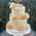 Tauftorte - Bezaubernde Farbtöne in ganz zartem orange sowie aprico zieren diesen zweistöckigen Drip Cake.