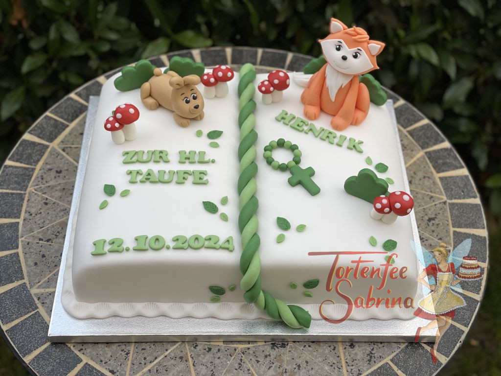 Tauftorte - Das Buch der Waldtiere, darauf sind ein niedlicher Fuchs und kleiner Hase neben vielen Blätter und Pilzen.