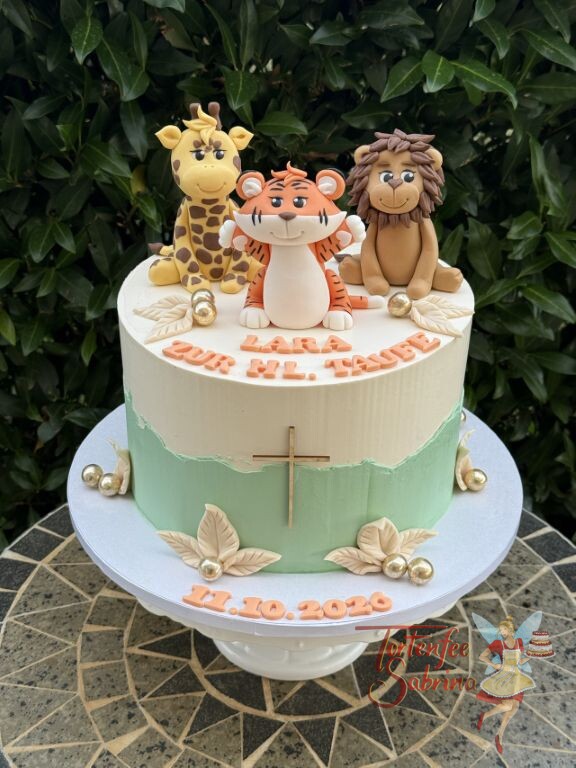 Tauftorte - Der Tiger und seine Freunde, die Giraffe und der Löwe sind ebenfalls oben auf der Torte und freuen sich.