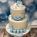 Tauftorte - Hellblaue Schmetterlinge, Schleife und Schuhe verzieren die zweistöckige Torte mit detailliertem Rautenmuster.