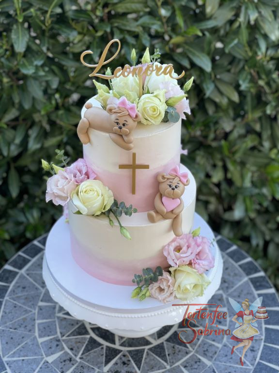 Tauftorte - Kuchelige Teddybären und viele bunte Rosen zieren die Torte, ganz oben ist ein personalisierter Caketopper.