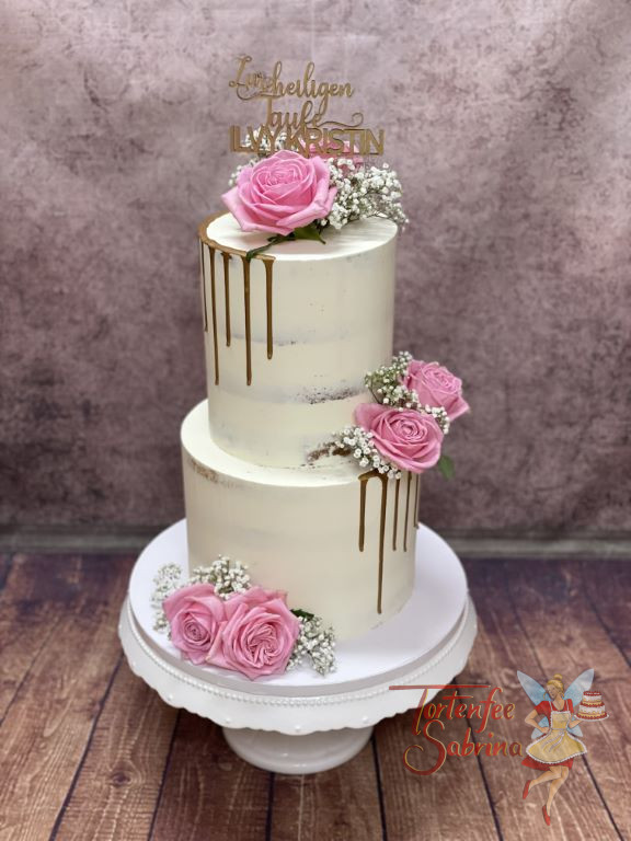 Tauftorte - Rosa Rosen und ein goldener Drip verzieren die zweistöckige Torte, ganz oben ist der personalisierte Caketopper.