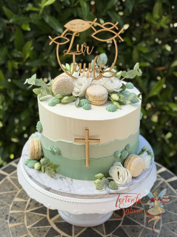 Tauftorte - Vier kleine Fische verschönern den Caketopper ganz oben auf der Torte und seitlich sind die Grüntone.
